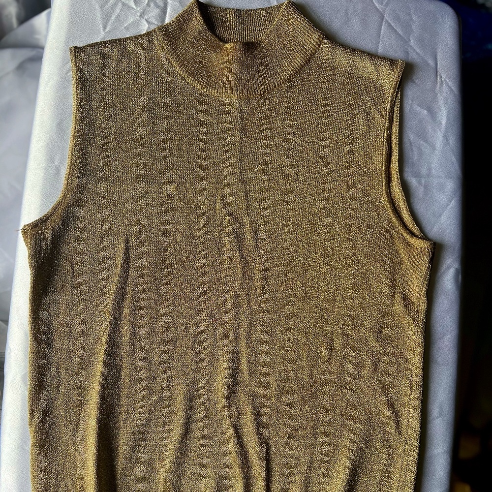 CACH'E WOMEN (SIZE MEDIUM) GOLD SHIMMERING SLEEVELESS SWEATER PREVIOUSLY OWNED